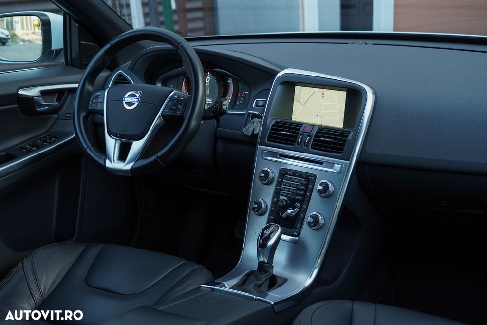 Volvo XC 60 D5 AWD Geartronic Summum - 13