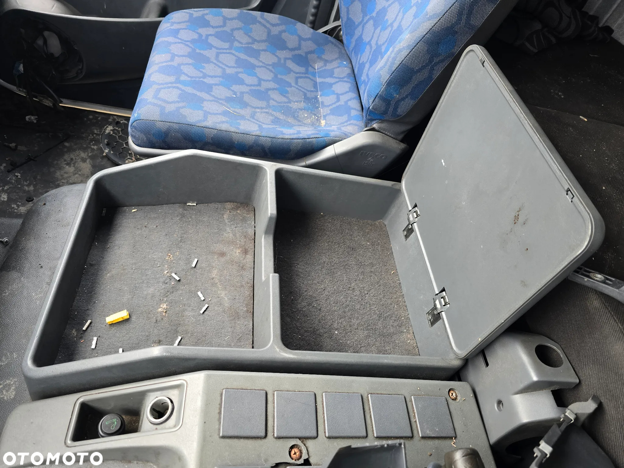 SCHOWEK NA TUNEL ŚRODKOWY PODSTAWKA IVECO EUROCARGO - 2