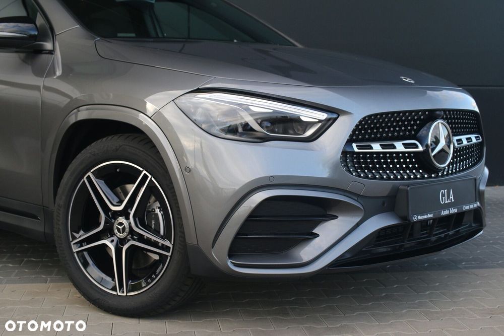 Mercedes-Benz GLA - 11