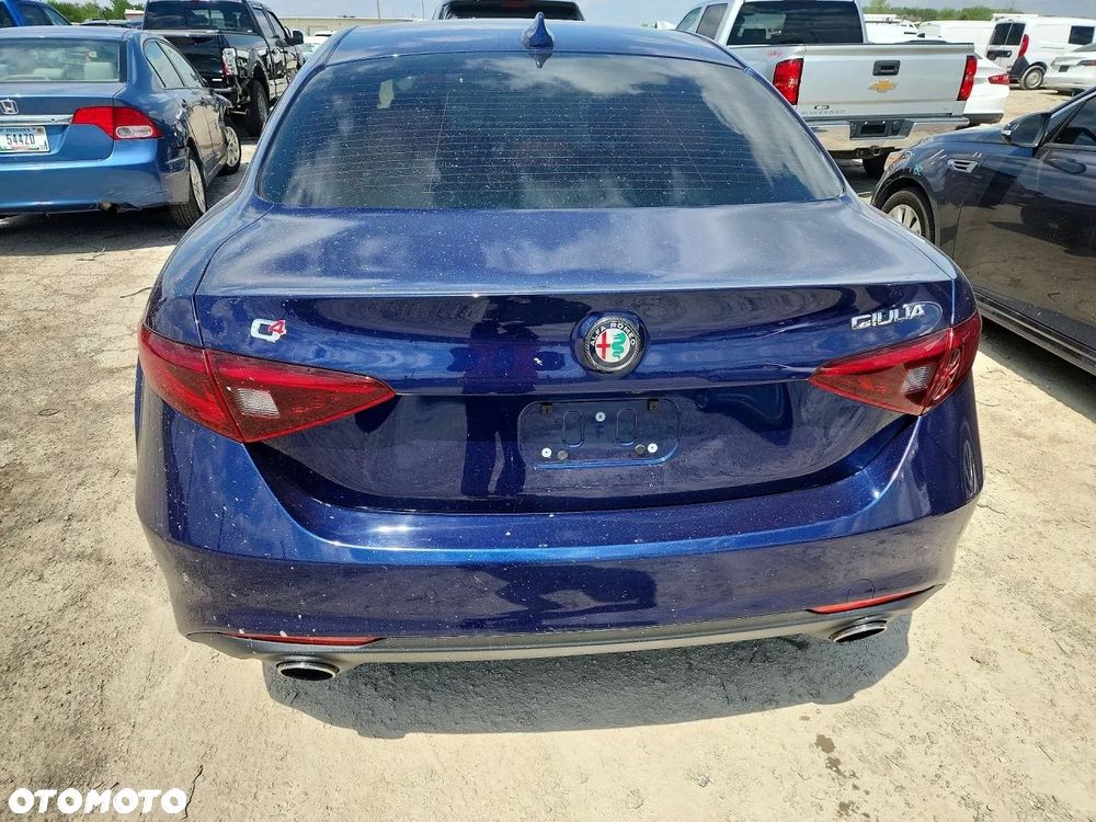 Alfa Romeo Giulia - 5