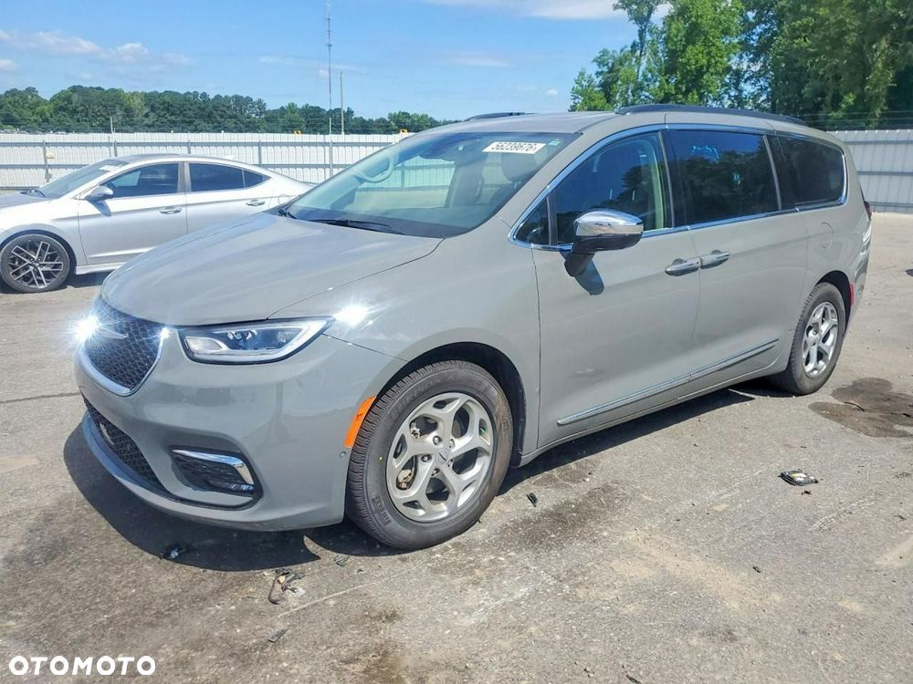 Chrysler Pacifica - 1