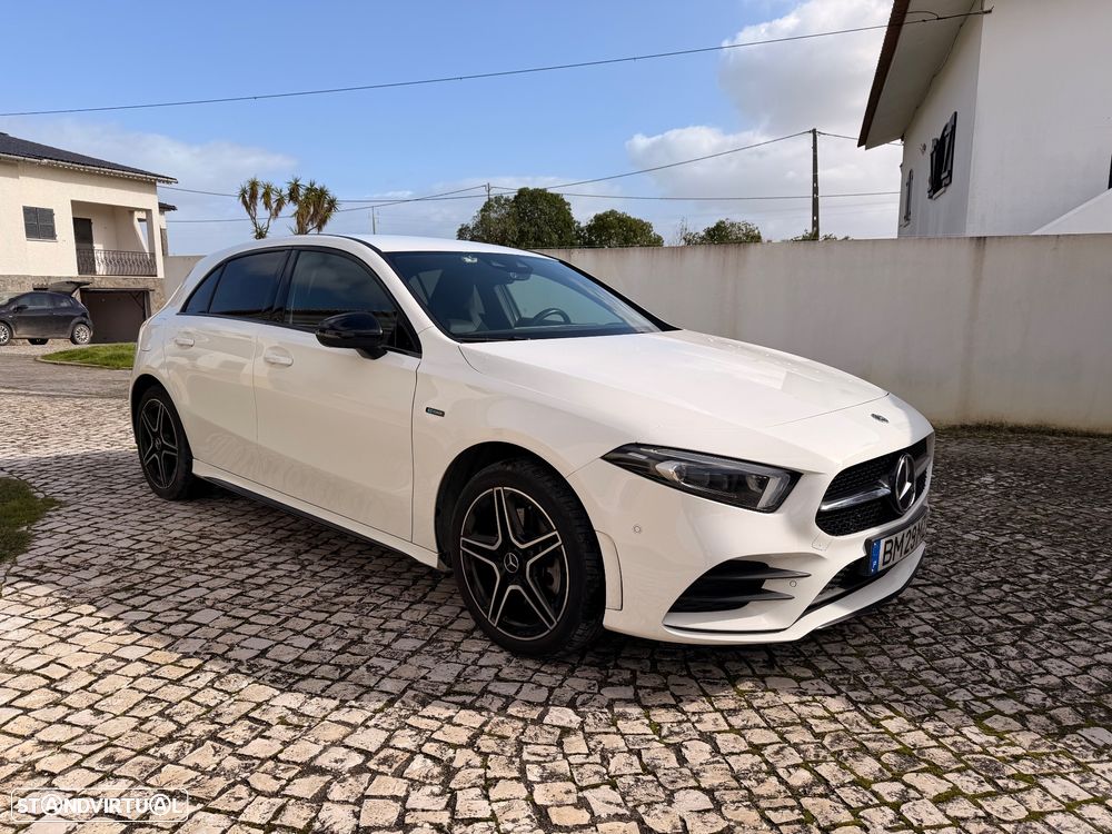 Mercedes-Benz A 250 e 8G-DCT AMG Line - 1