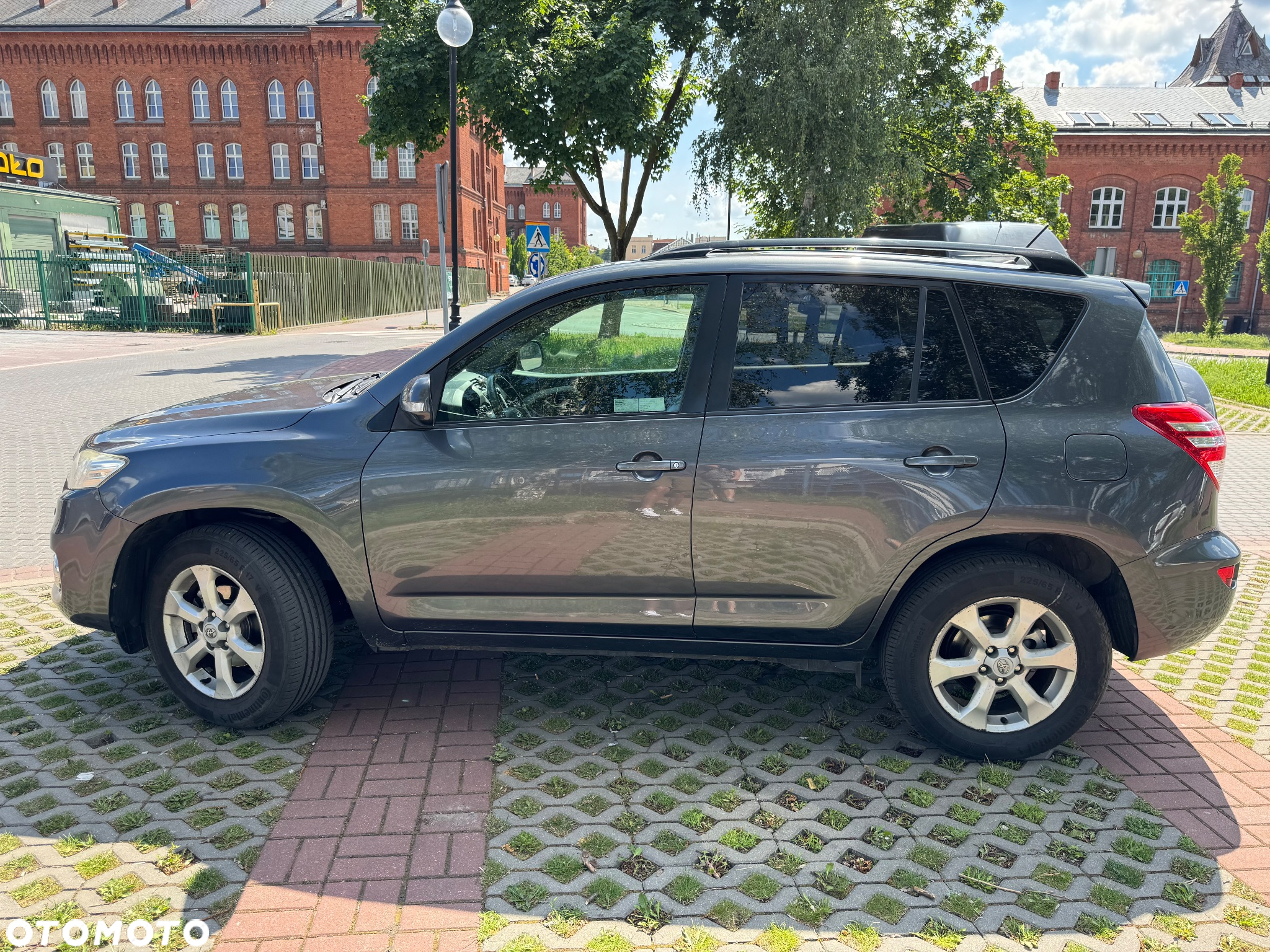 Toyota RAV4 2.2 D-4D Sol - 8