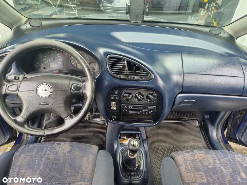 Volkswagen Sharan 1.9 TDI Comfortline - 17