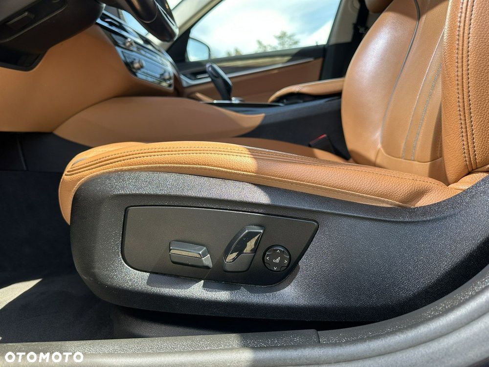 BMW Seria 5 520d Luxury Line - 12