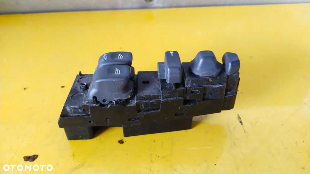 PANEL SZYB LEWY PRZÓD VOLVO V40 - 1