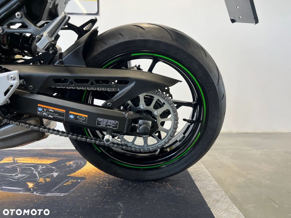 Kawasaki Z 900 - 16