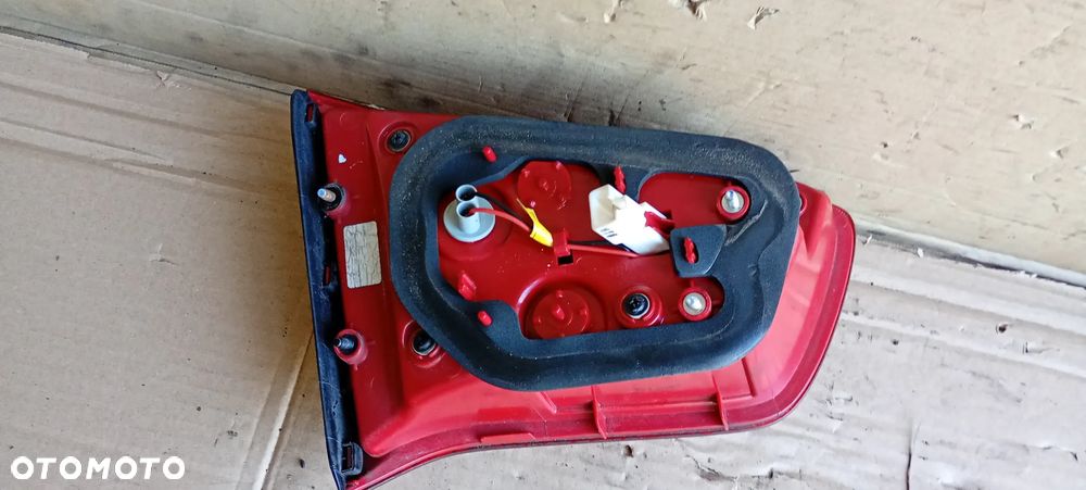 Lampa prawy tył tylna prawa w klapę Kia Sportage III 3 - 6