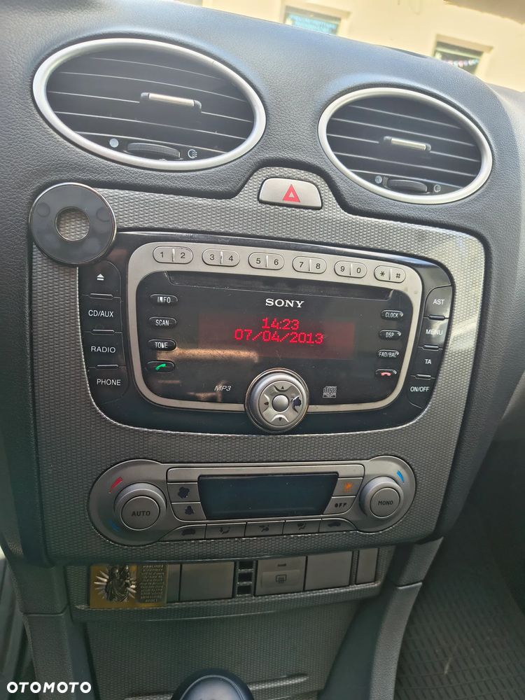 Ford Focus 1.6 16V Trend - 12