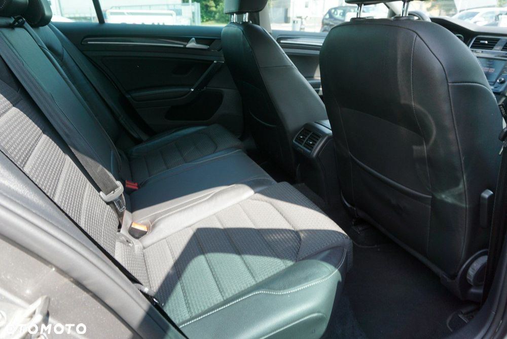 Volkswagen Golf - 23