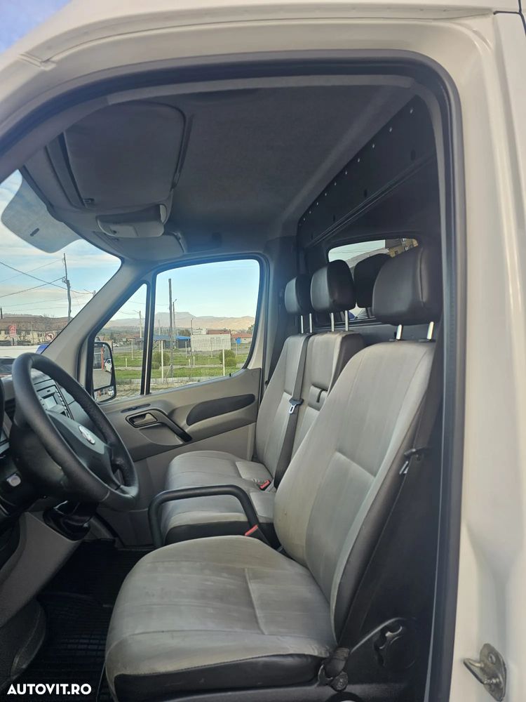 Volkswagen Crafter 2.0 TDI An 2016 Climă Pilot Automat Senzori de parcare Talpă de urcare spate - 7
