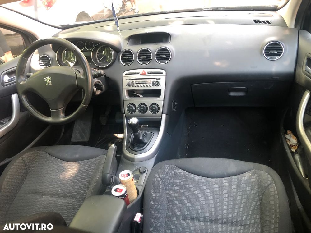Dezmembrez Peugeot 308 SW break negru 2009 1.6 benzina - 8