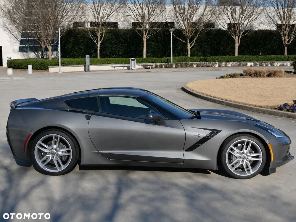 Chevrolet Corvette - 4