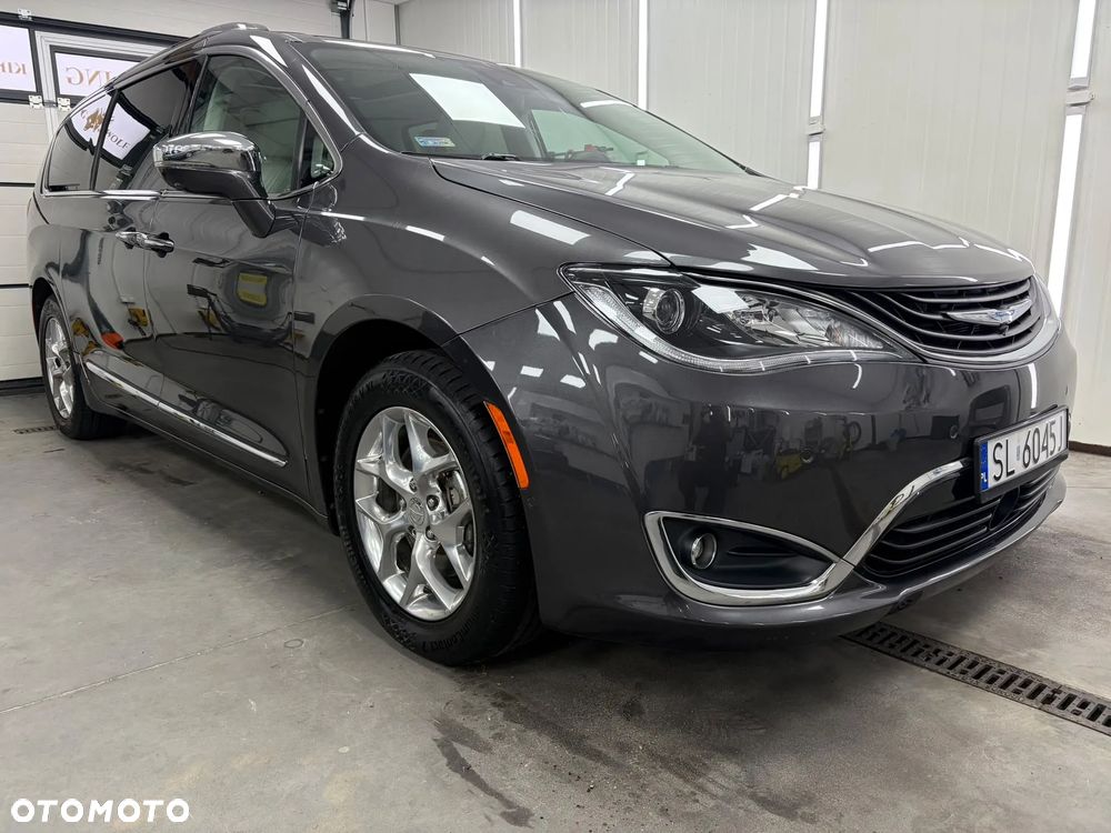 Chrysler Pacifica - 3