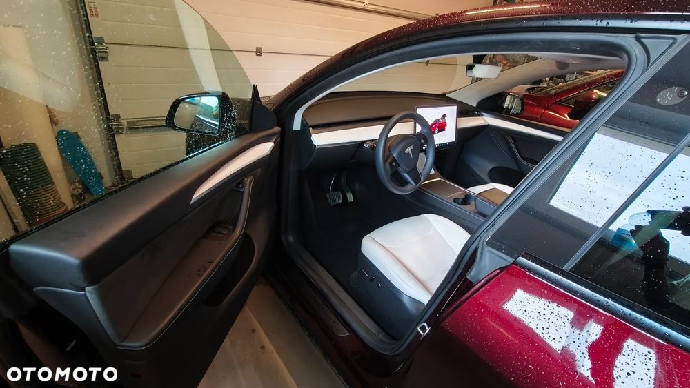Tesla Model Y Long Range AWD - 20