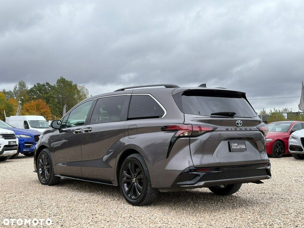Toyota Sienna - 6