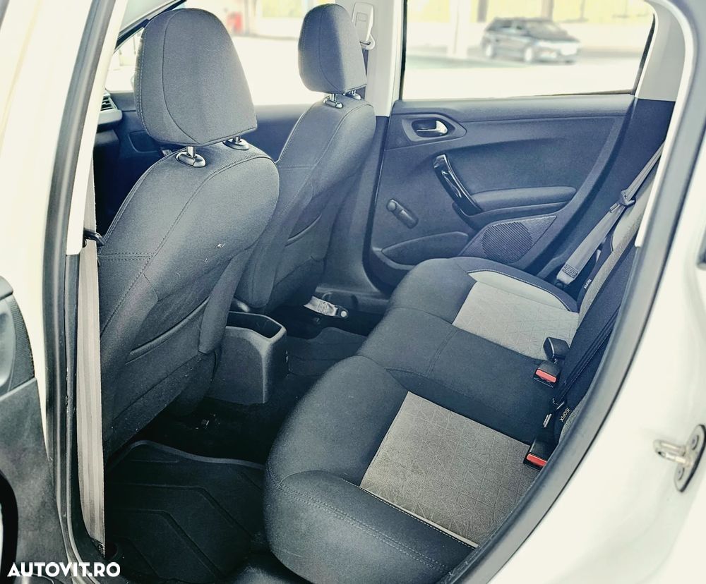 Peugeot 208 82 VTI Allure - 10