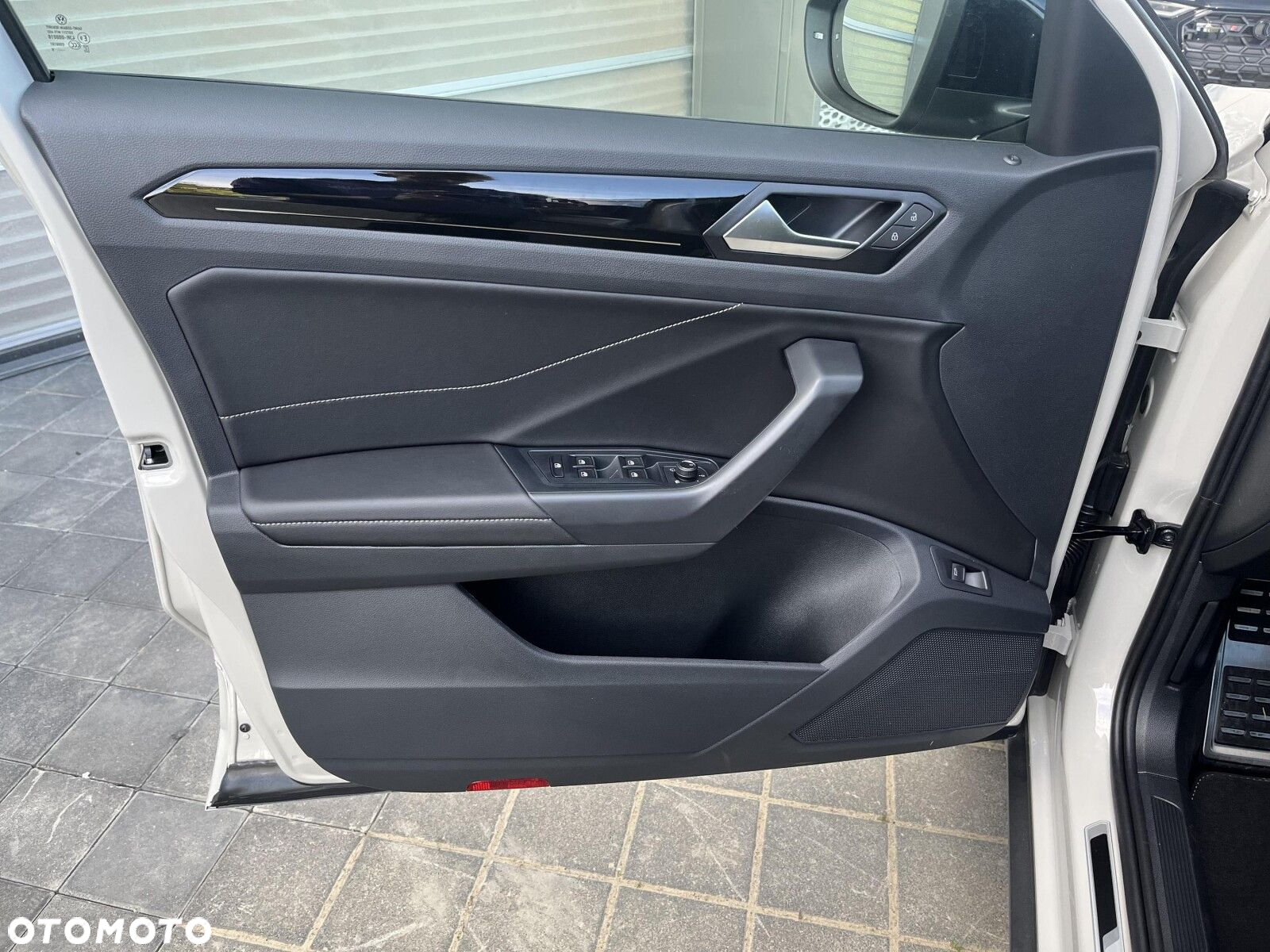 Volkswagen T-Roc 1.5 TSI R-Line Plus DSG - 16