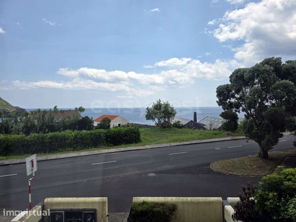 Moradia T3 + Sótão | Vista Mar | Horta, Faial, Açores - Grande imagem: 3/31