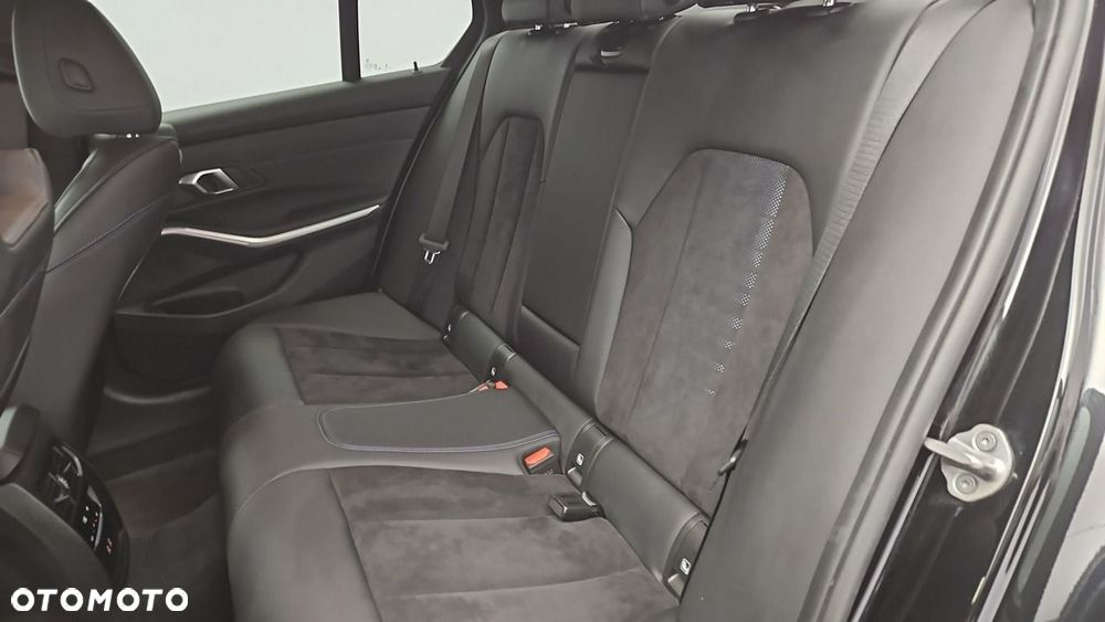 BMW Seria 3 318i M Sport - 21