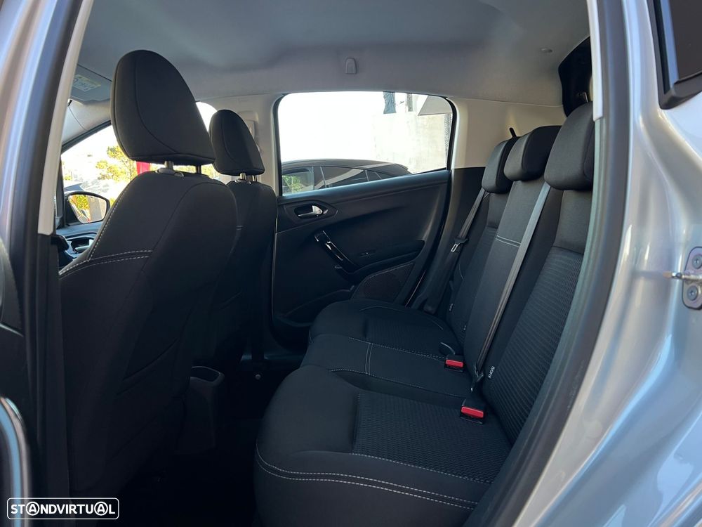 Peugeot 208 1.2 PureTech Style - 16