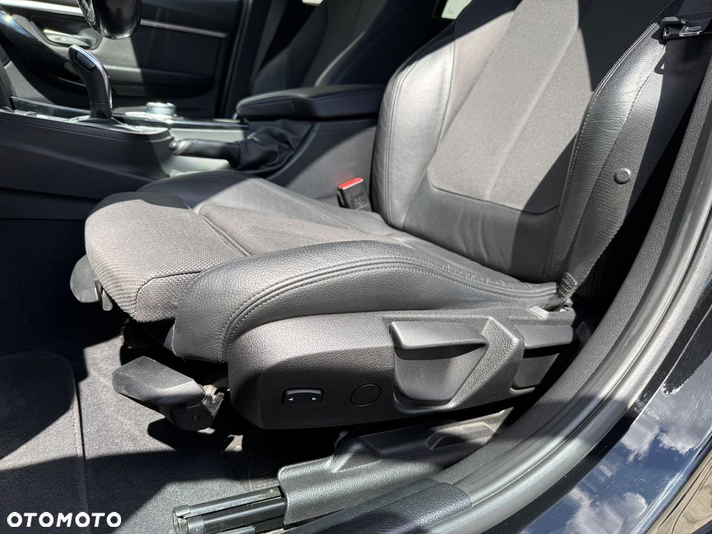 BMW Seria 3 325d Sport Line Shadow - 27
