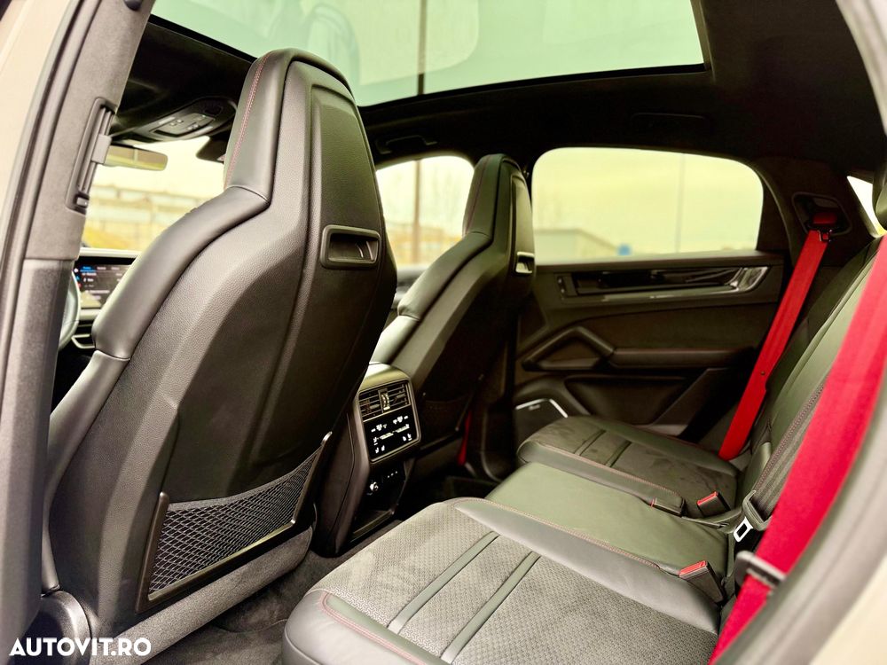 Porsche Cayenne Coupe GTS Tiptronic S - 26