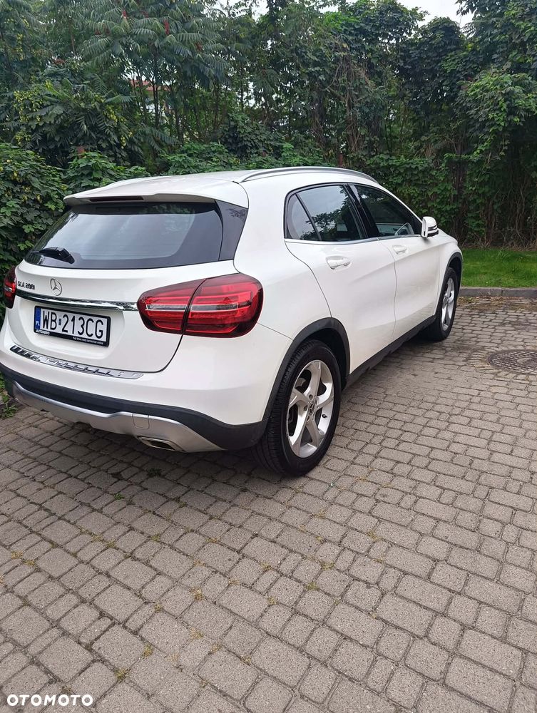 Mercedes-Benz GLA 200 7G-DCT Urban - 2