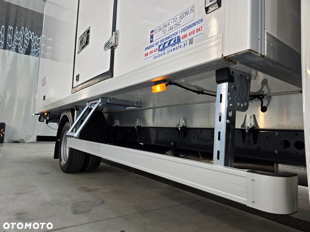 Iveco DAILY 50C18 MROŻNIA 8-PALETOWY + WINDA.1Tona AGREGAT Carrier -20*C +20*C 183Tyś km SERWIS DO OSTATNIEGO Km ASO IVECO SALON PL BOGATA OPCJA WYPOSAZENIA LED NAVI AKTYWNY TEMPOMAT FOTEL KIEROWCY PNEŁMATYCZNY - 26