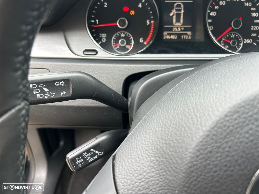 VW Passat Variant 1.6 TDI Confortline Navig - 25