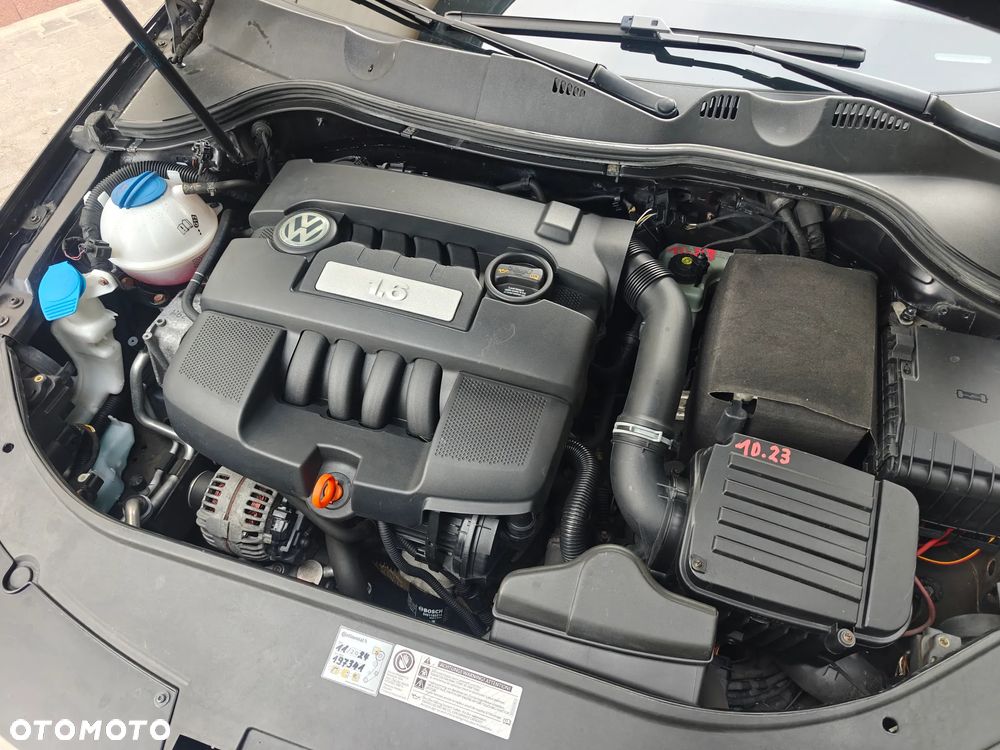 Volkswagen Passat 1.6 Comfortline - 28