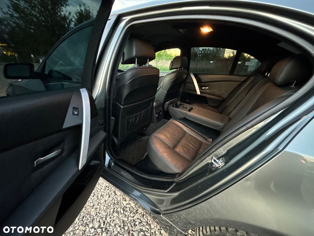 BMW Seria 5 - 32
