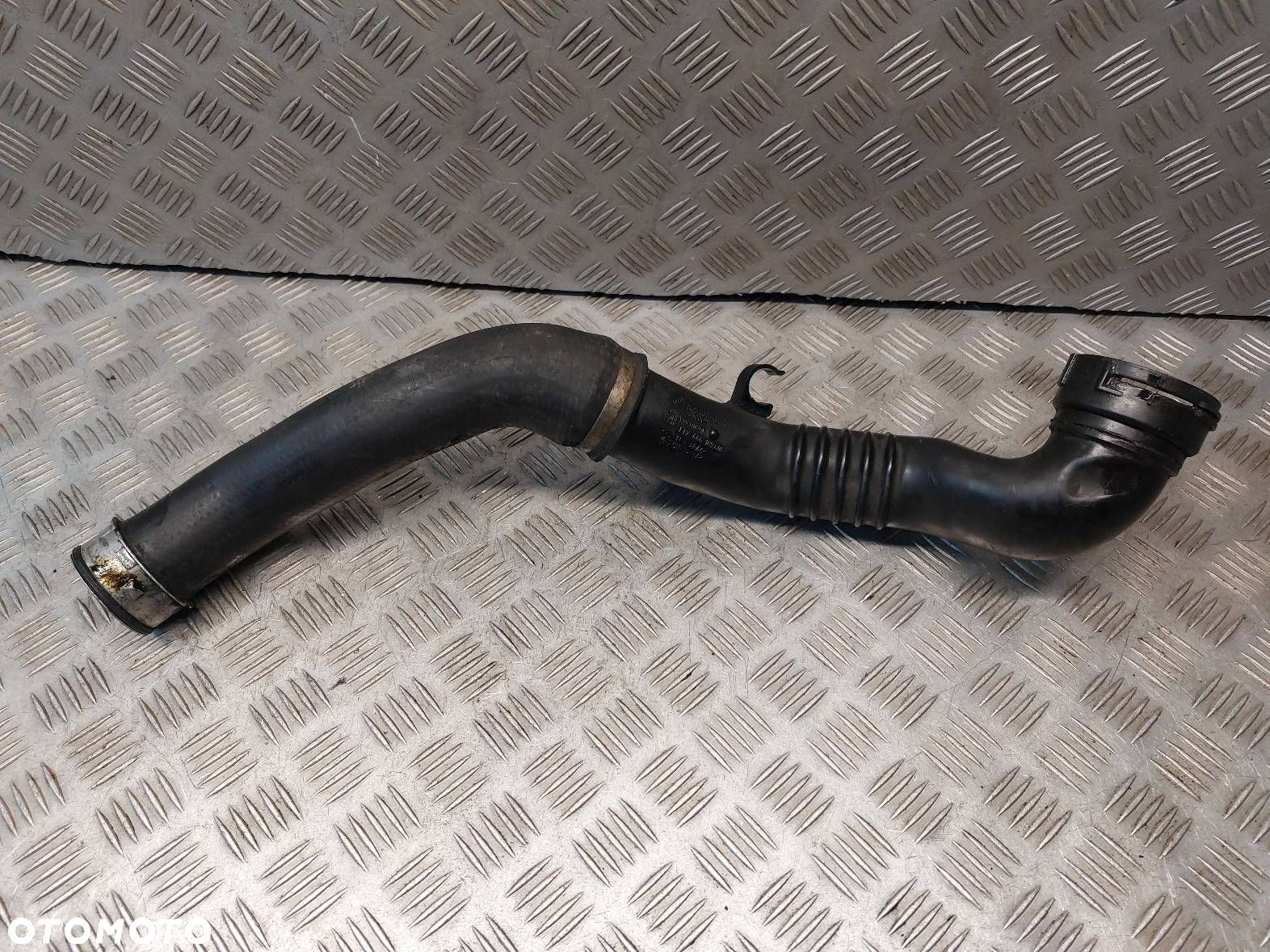PRZEWÓD POWIETRZA INTERCOOLERA BMW E90 318d - 2