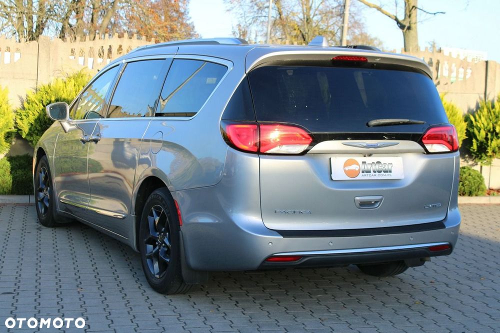Chrysler Pacifica - 6