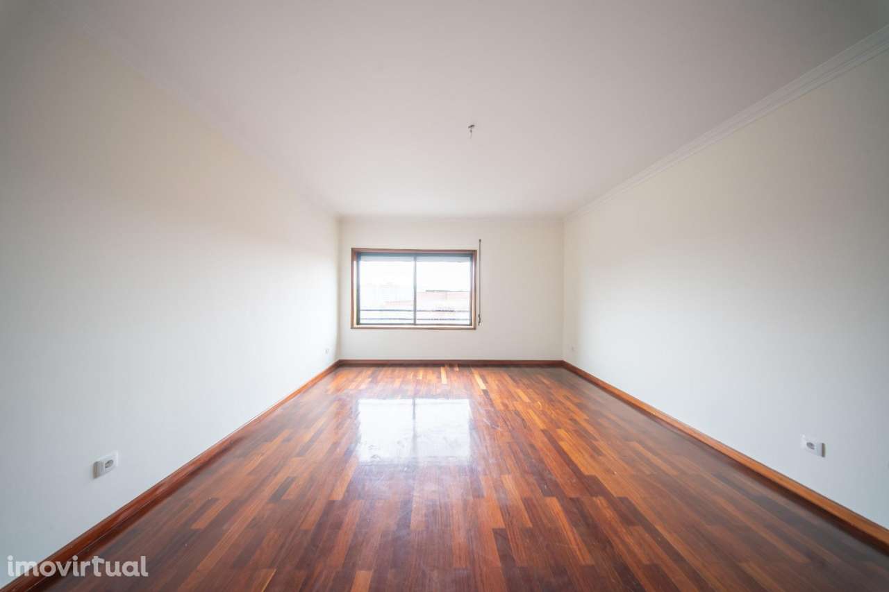 Apartamento T3 Renovado com Suite, Garagem e Elevador | Ermesinde - Grande imagem: 2/26