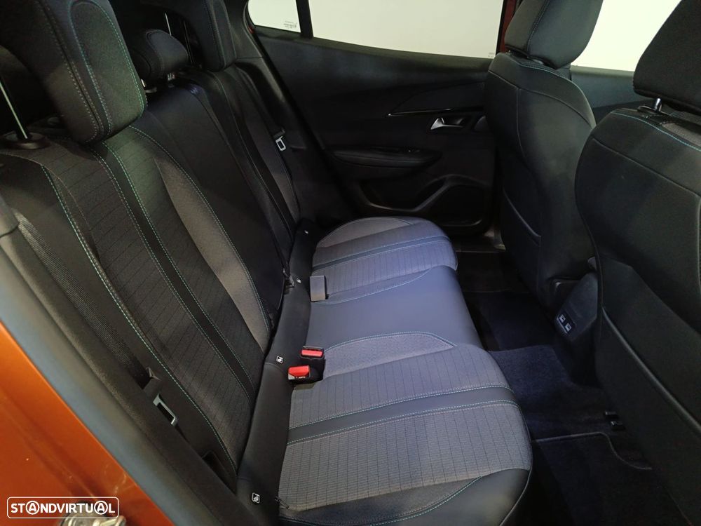 Peugeot 2008 PureTech 130 EAT8 Allure - 23