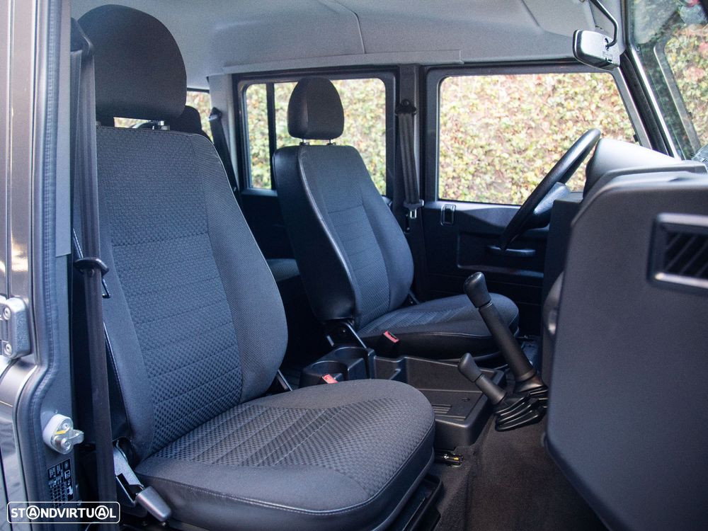 Land Rover Defender 110 SW 2.4 CRD S - 24