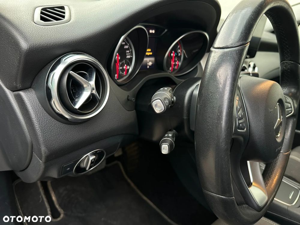 Mercedes-Benz GLA 200 7G-DCT - 20