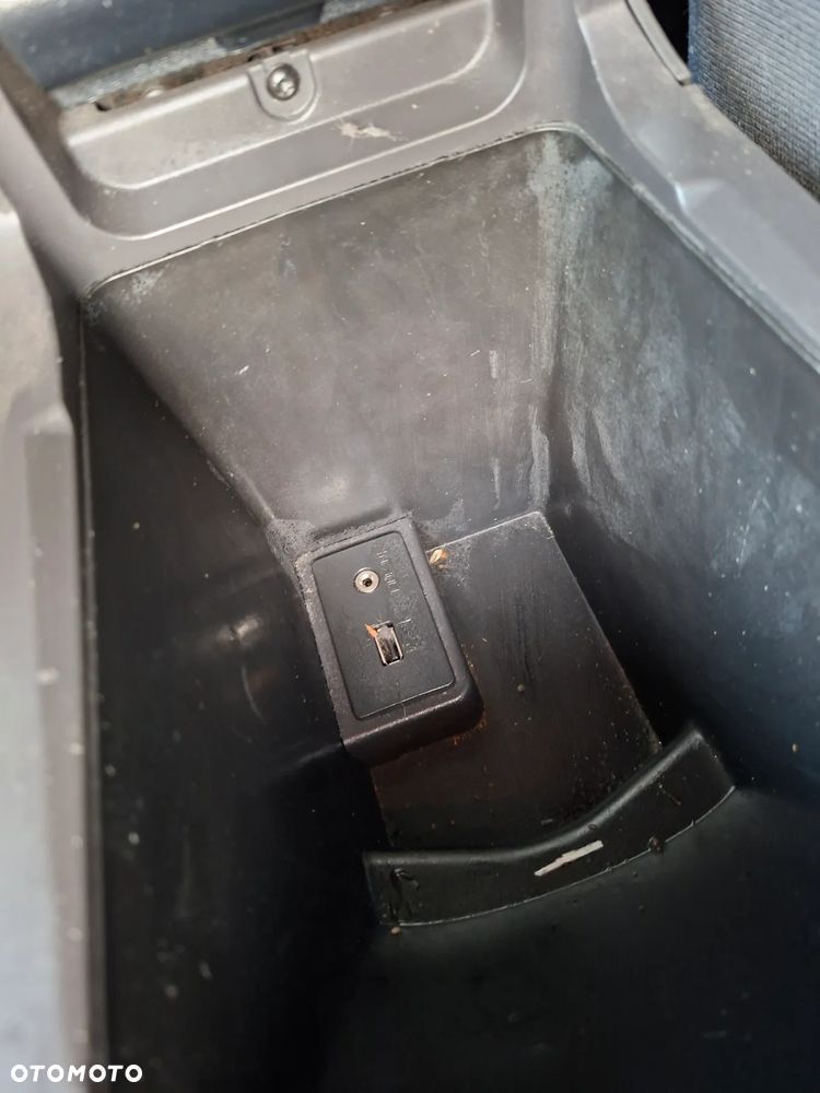 Ford Tourneo Connect 1.6 TDCi Start-Stop Ambiente - 36