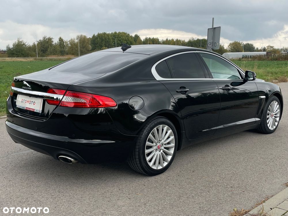 Jaguar XF 2.2 D Premium Luxury - 28