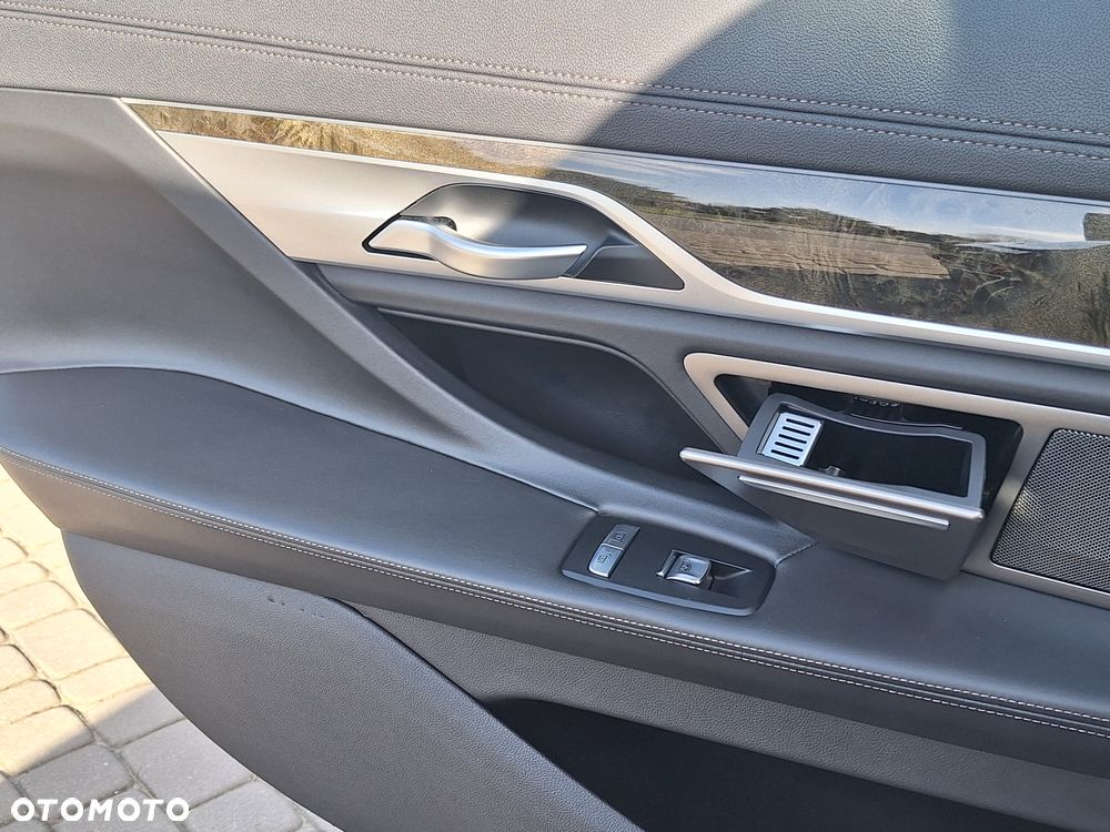 BMW Seria 7 750Li xDrive - 17