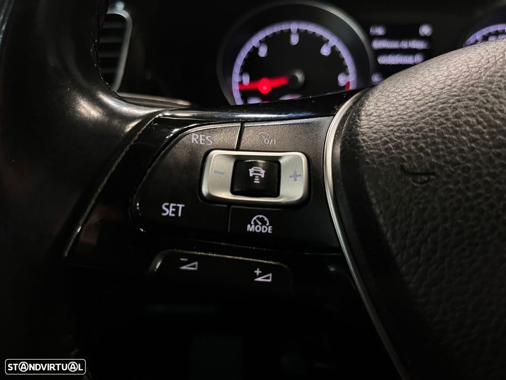 VW Golf 1.6 TDI Highline - 23