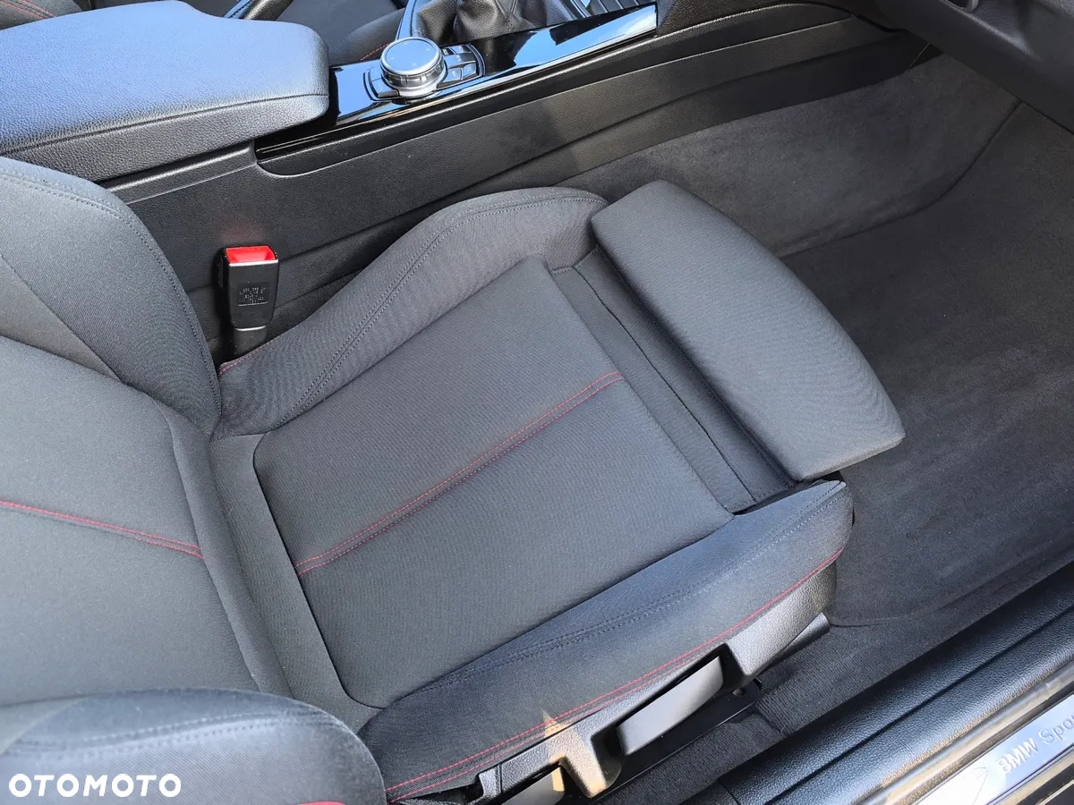 BMW Seria 3 318d Touring Sport Line - 17