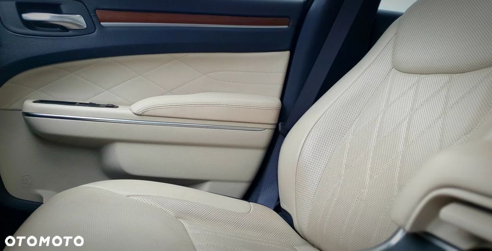 Chrysler 300C - 4