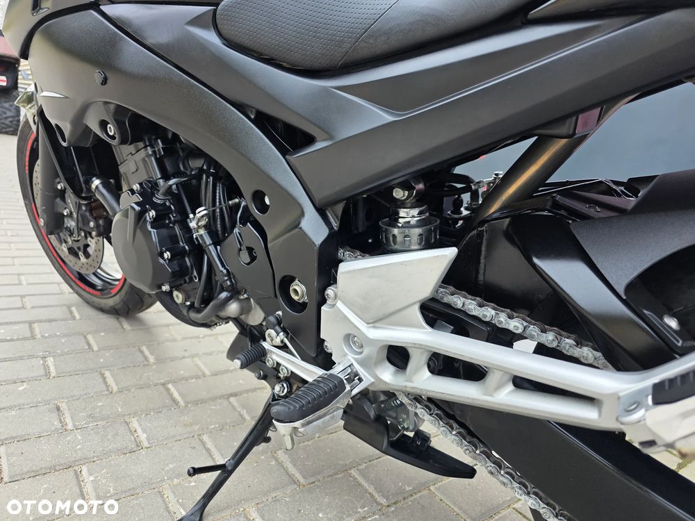 Suzuki GSR - 10