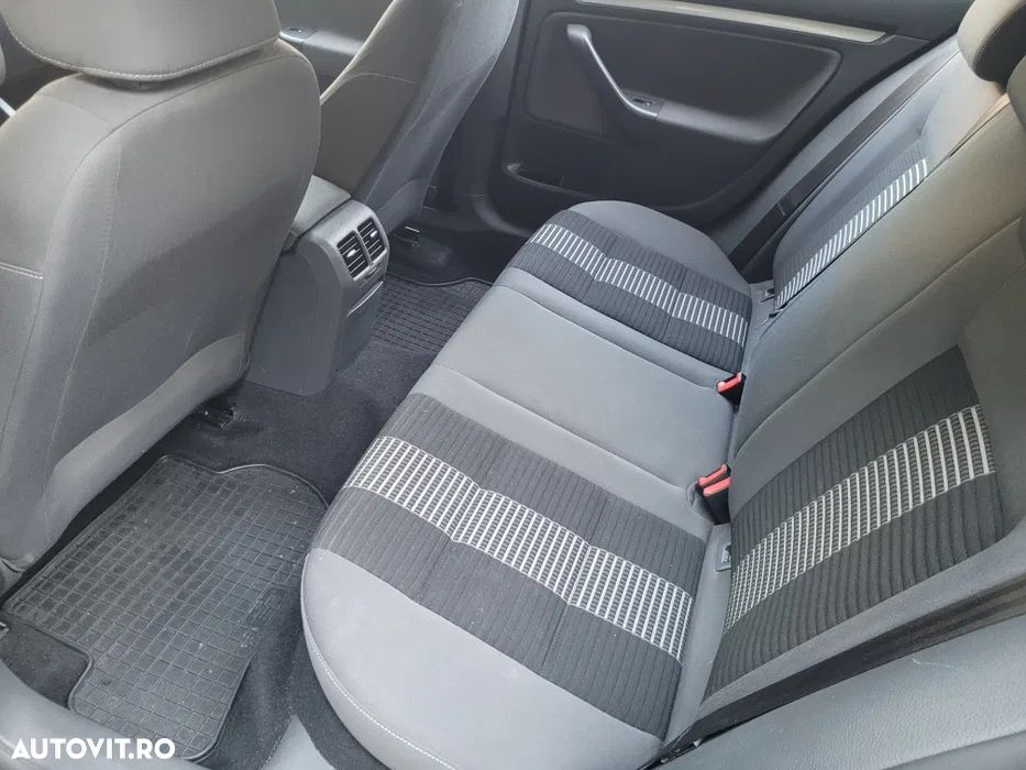 Volkswagen Golf 2.0 TDI DPF United - 8