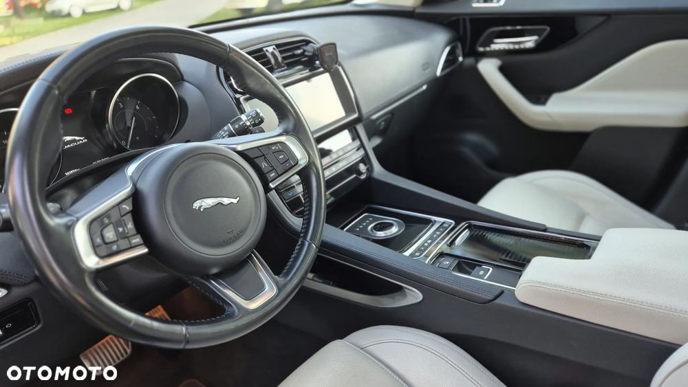 Jaguar F-Pace 2.0 i4D AWD Prestige - 10