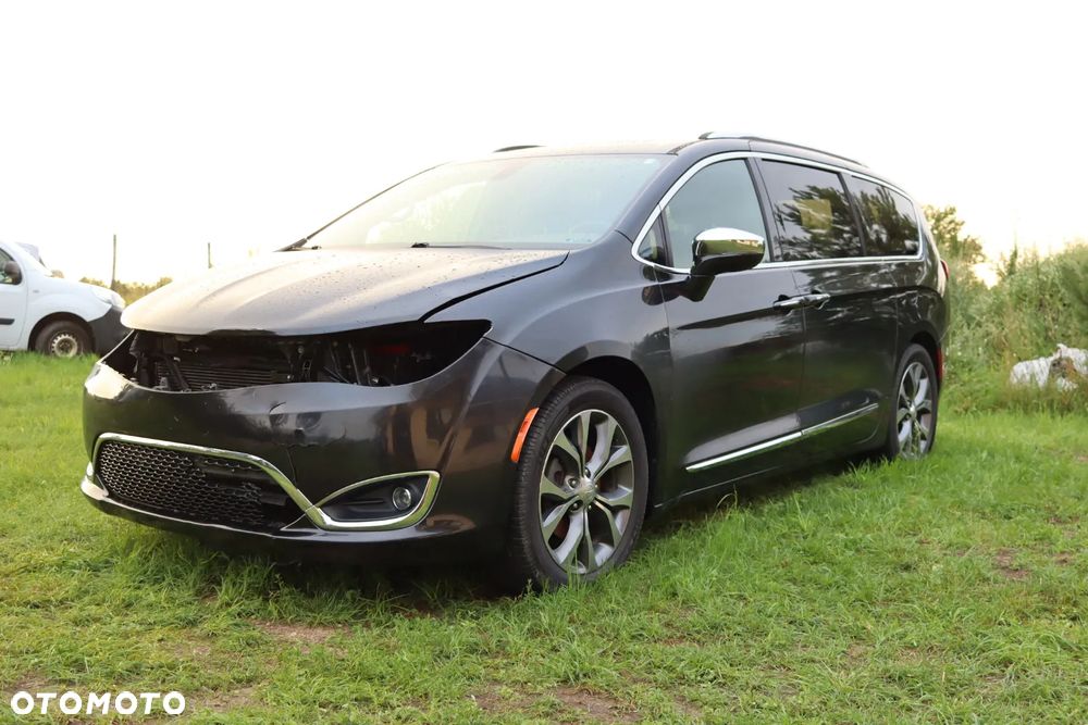 Chrysler Pacifica - 5