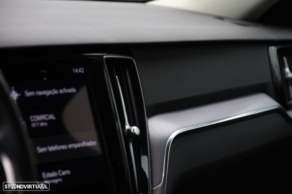 Volvo V60 2.0 D3 Momentum Core Geartronic - 13