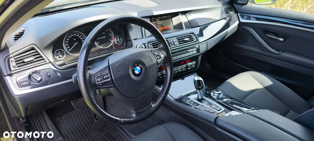 BMW Seria 5 520d xDrive - 17